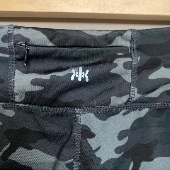 Kyodan Grey Camo Hi Rise Athleisure Leggings Womens Size S/M - Picture 3 of 6